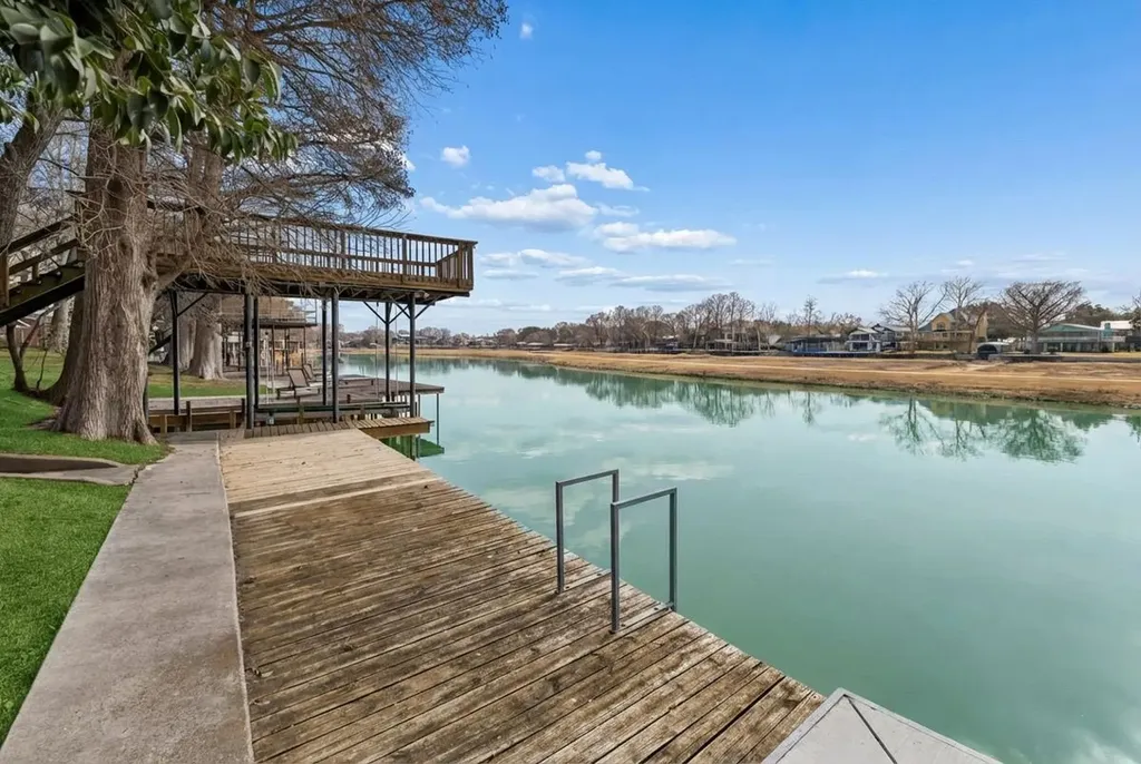1307 Terminal Loop Mcqueeney TX 78123