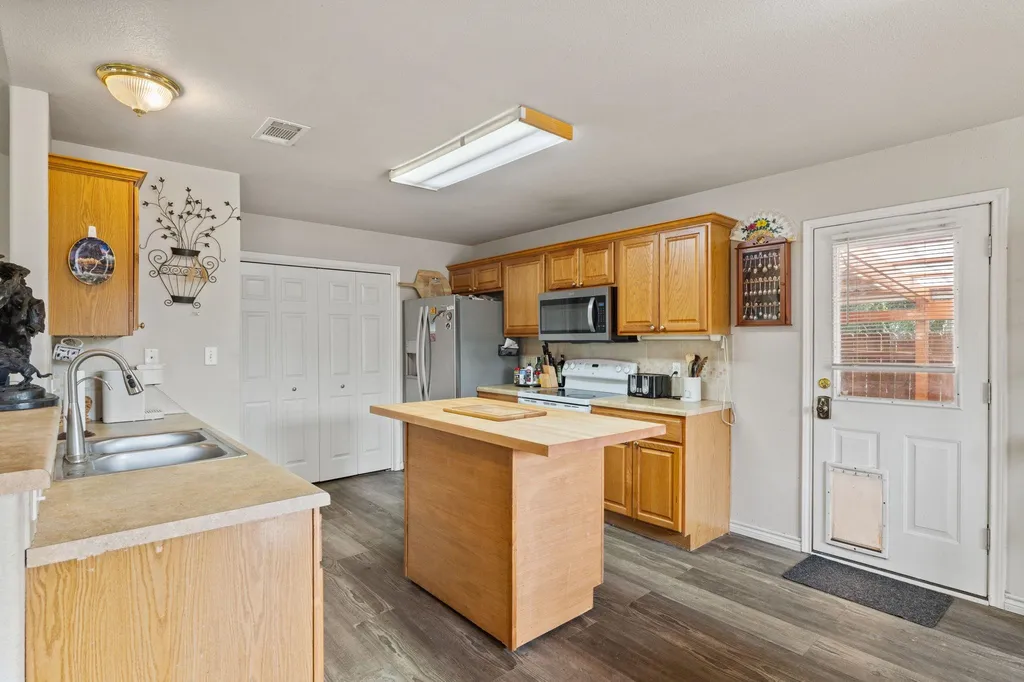 808 Pecan Lane Cottonwood Shores TX 78657
