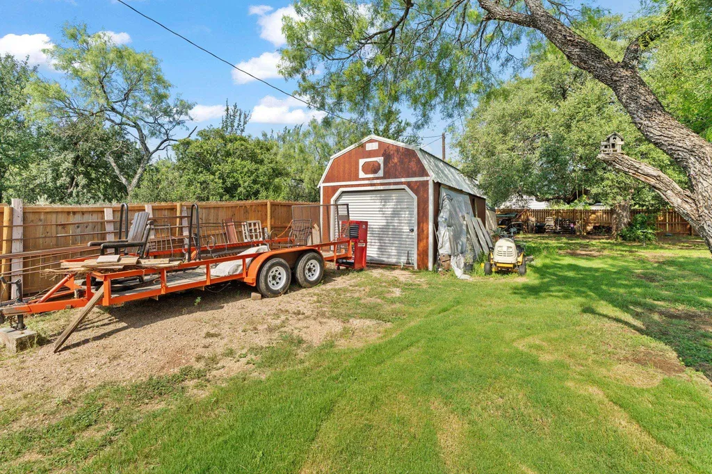 808 Pecan Lane Cottonwood Shores TX 78657