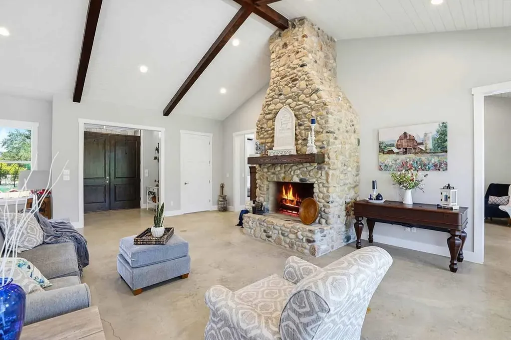967 Crystal Mountain Round Mountain TX 78663