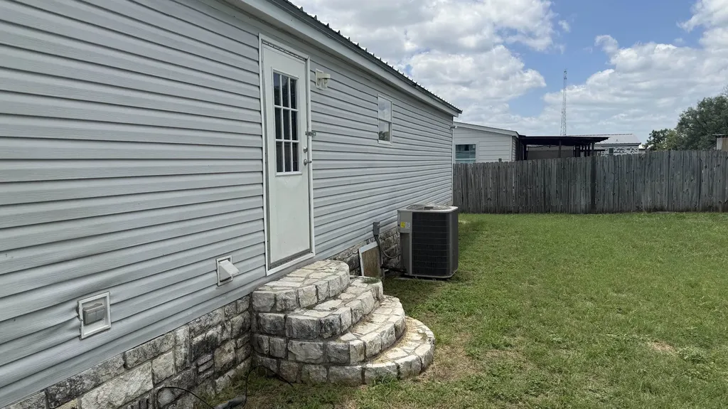 200 Sarah Circle Llano TX 78643