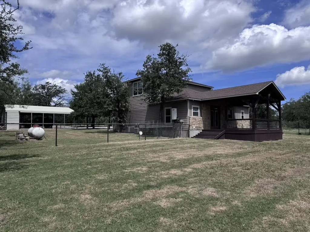 1706 Link Drive Kingsland TX 78639
