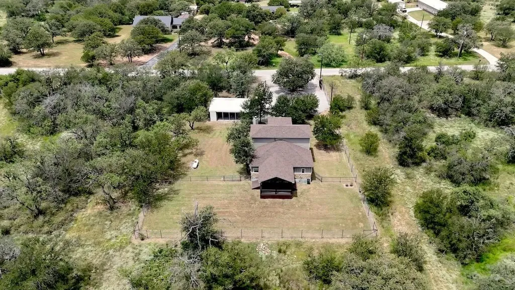 1706 Link Drive Kingsland TX 78639
