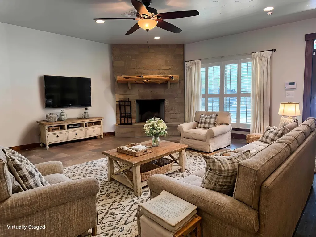 1706 Link Drive Kingsland TX 78639