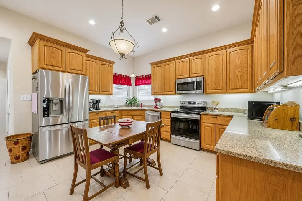 1107 E College Street Llano TX 78643