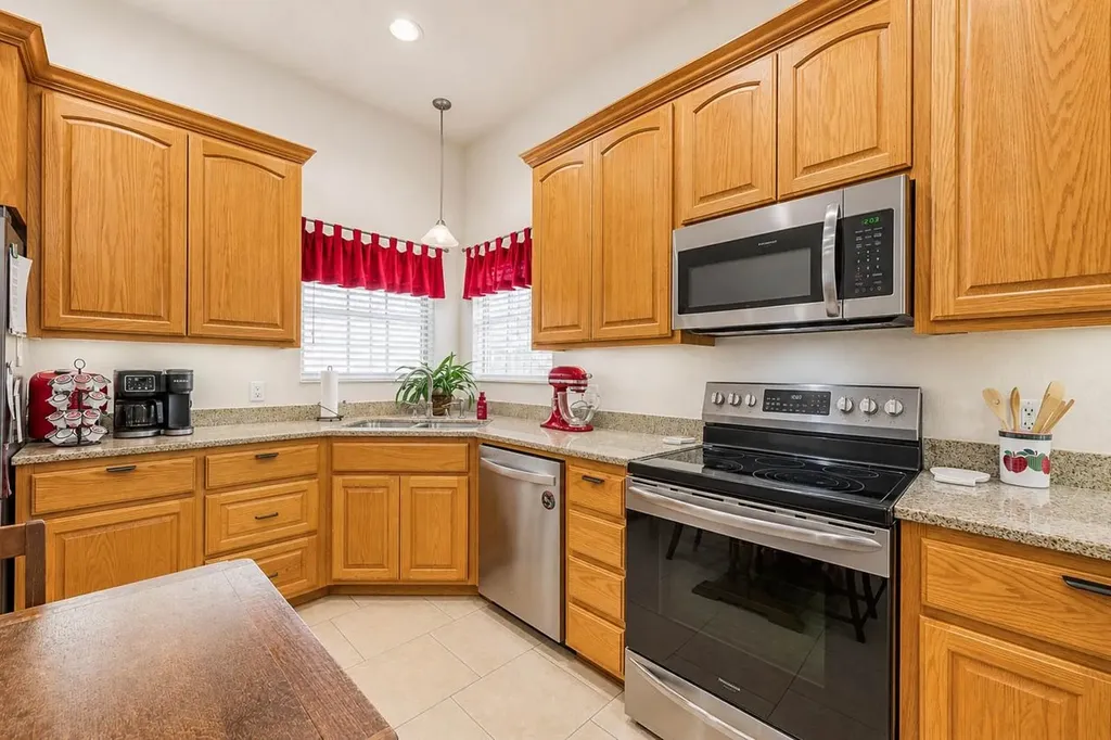 1107 E College Street Llano TX 78643