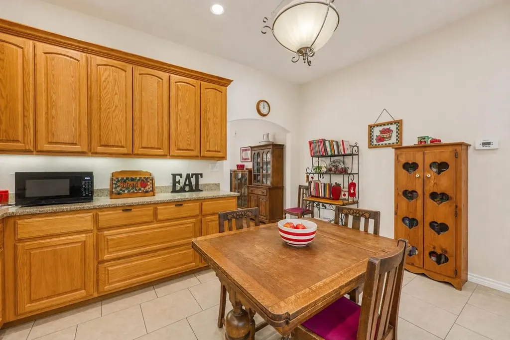 1107 E College Street Llano TX 78643