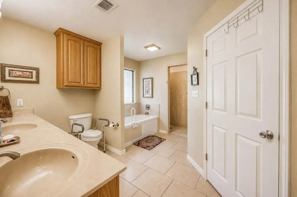 1107 E College Street Llano TX 78643