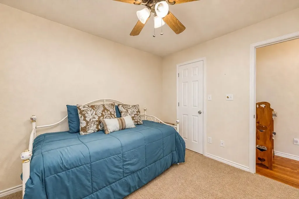 1107 E College Street Llano TX 78643