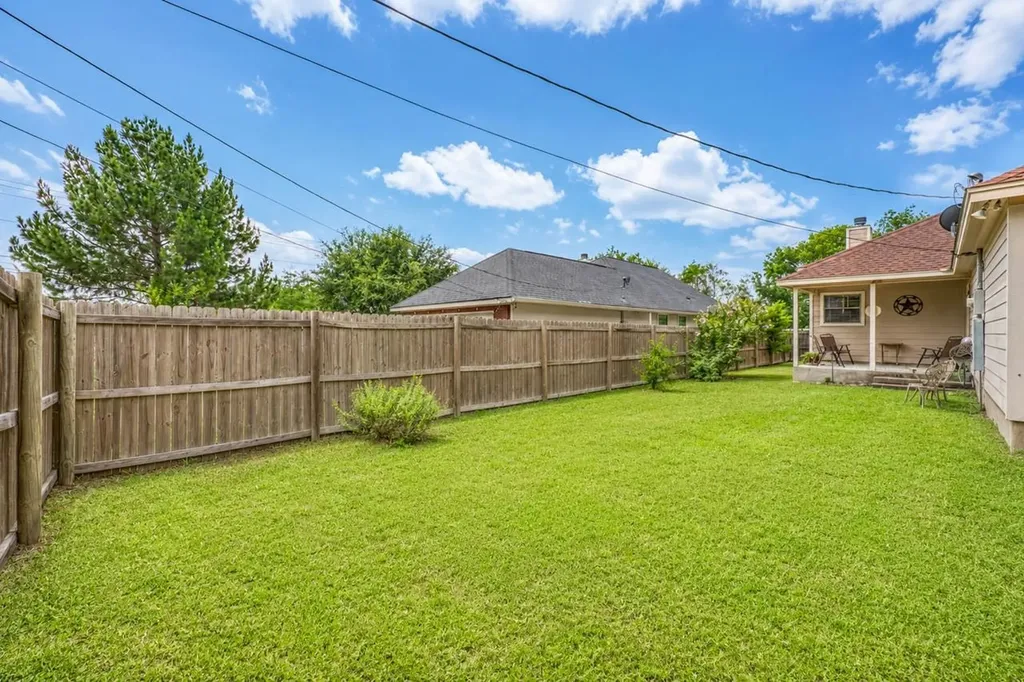 1107 E College Street Llano TX 78643