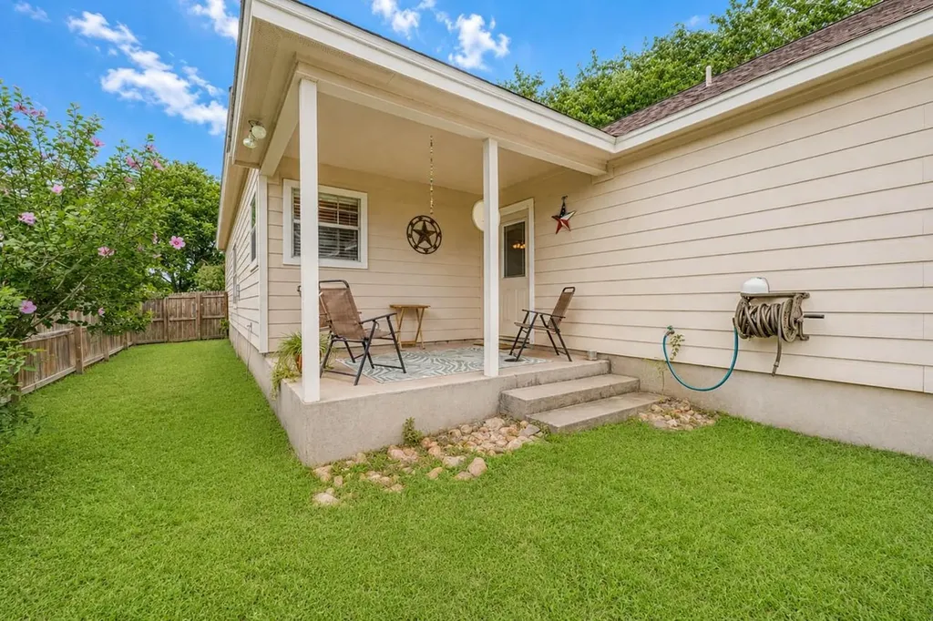 1107 E College Street Llano TX 78643
