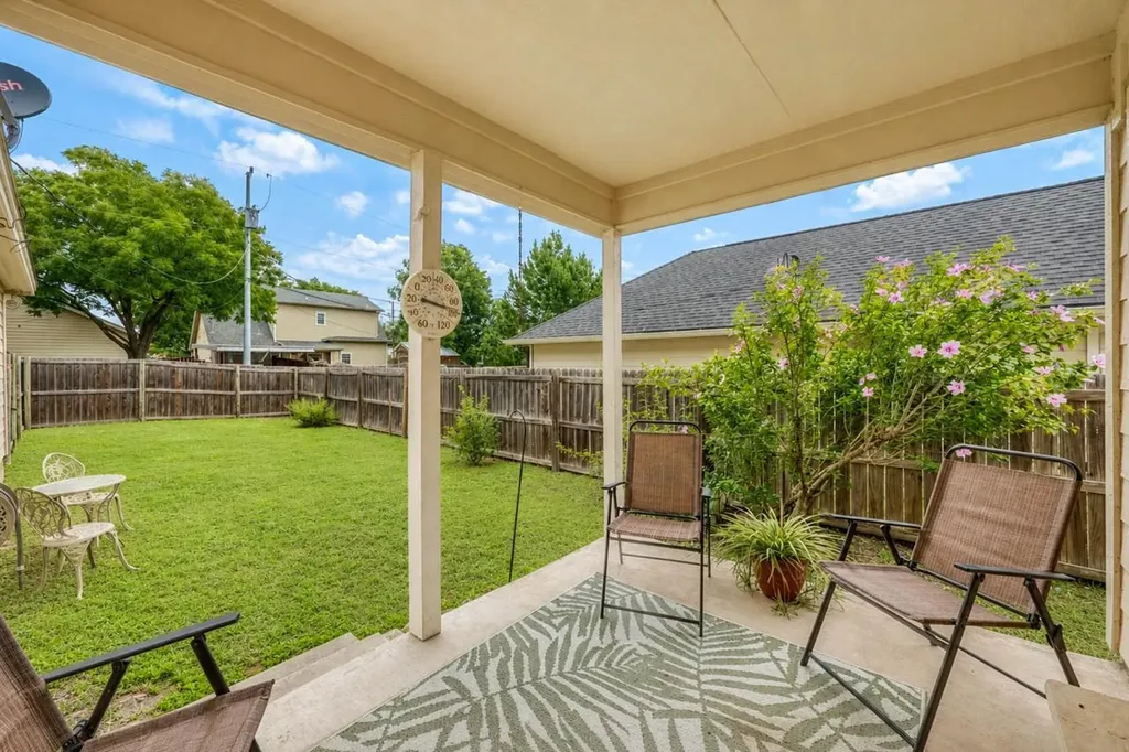 1107 E College Street Llano TX 78643