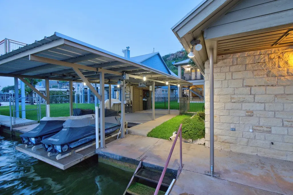 814 Scenic Loop Kingsland TX 78639
