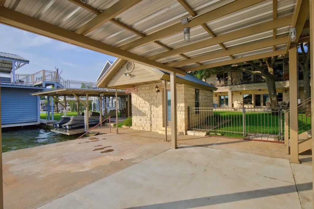 814 Scenic Loop Kingsland TX 78639