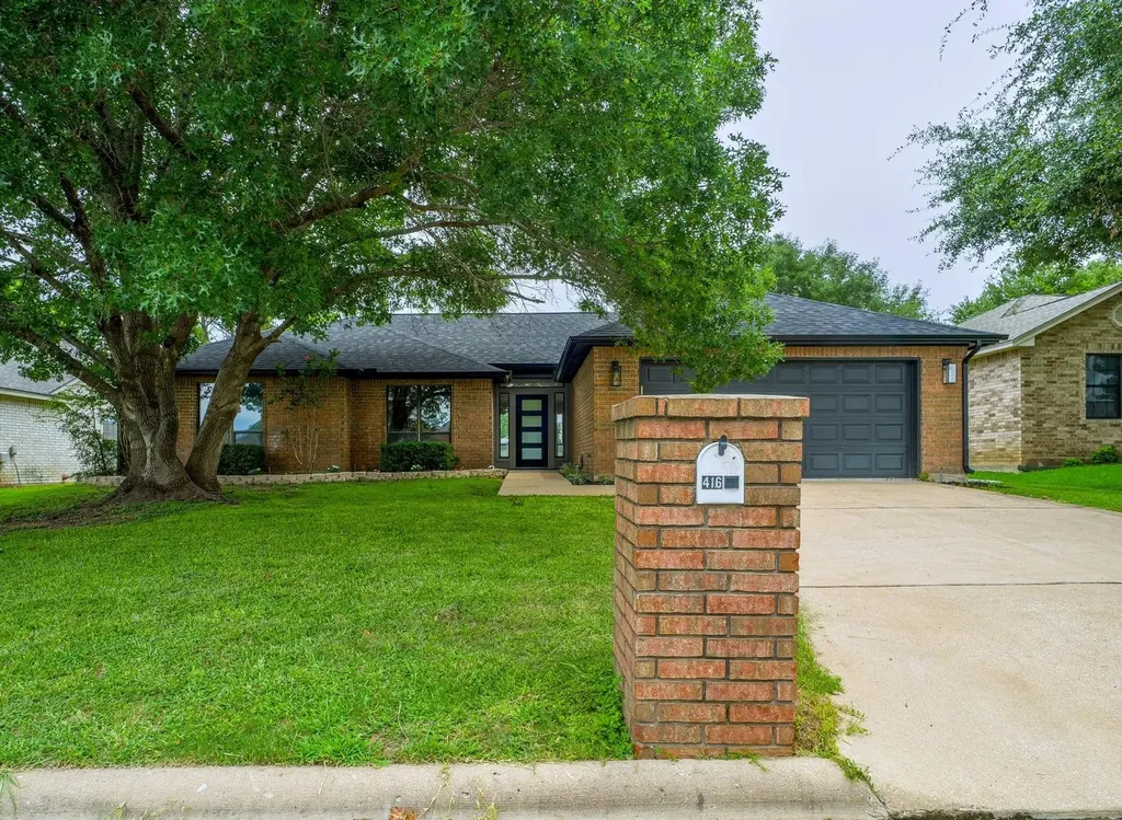 416 Spyglass Street Meadowlakes TX 78654
