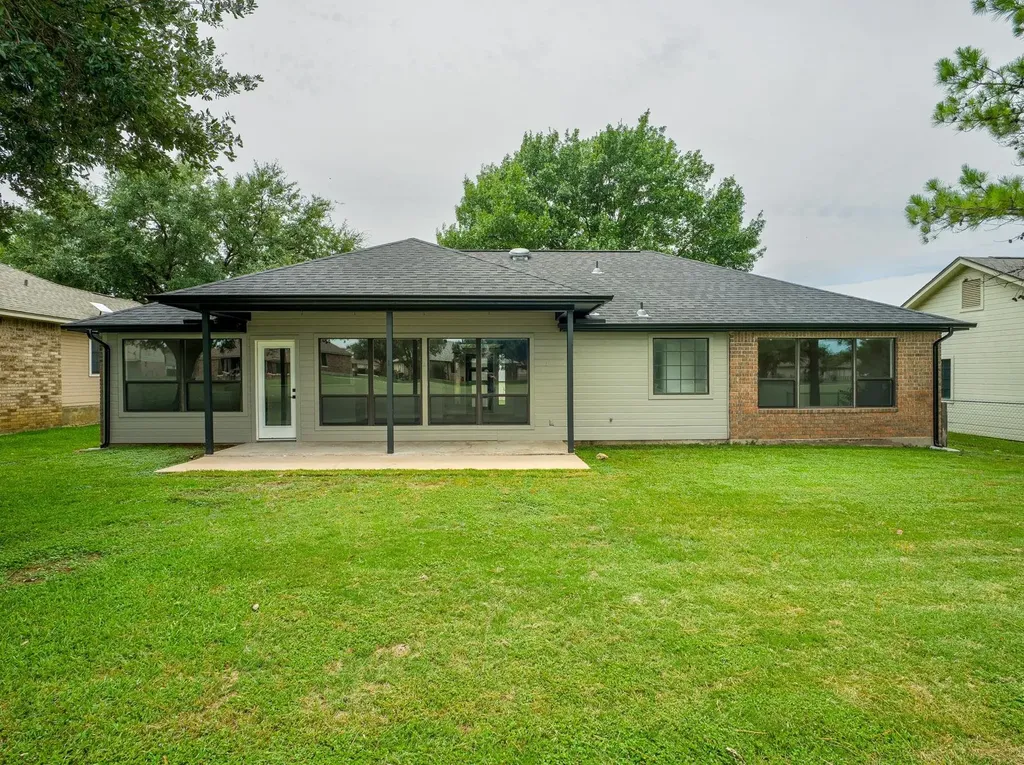 416 Spyglass Street Meadowlakes TX 78654