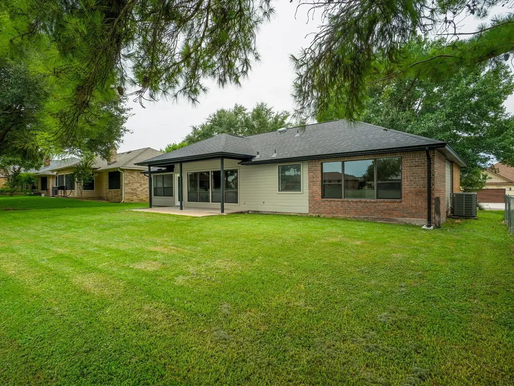 416 Spyglass Street Meadowlakes TX 78654