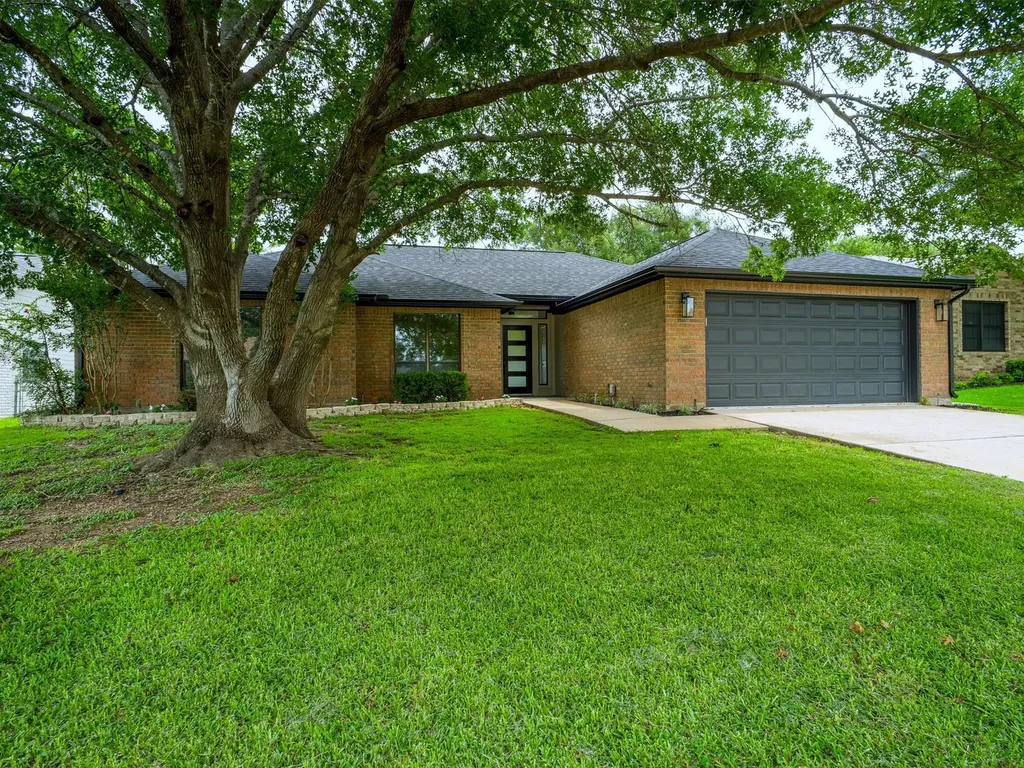 416 Spyglass Street Meadowlakes TX 78654