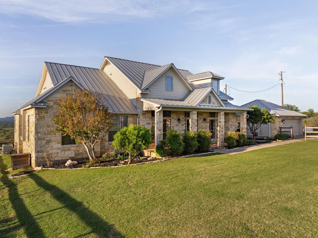 1130 Crownover Lane Round Mountain TX 78663