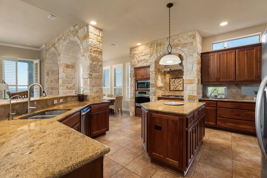 1130 Crownover Lane Round Mountain TX 78663