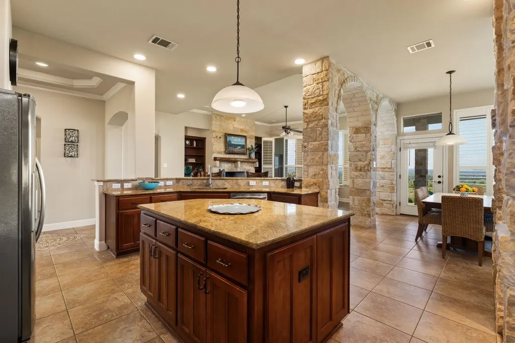 1130 Crownover Lane Round Mountain TX 78663