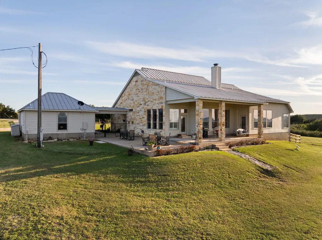 1130 Crownover Lane Round Mountain TX 78663