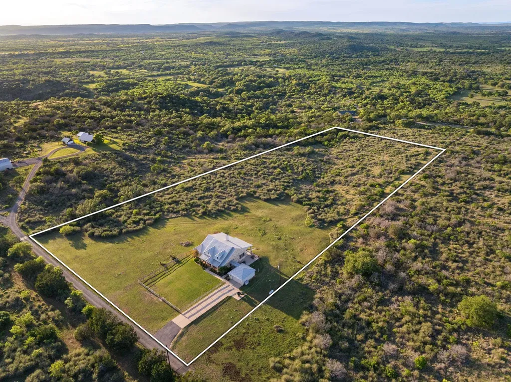 1130 Crownover Lane Round Mountain TX 78663