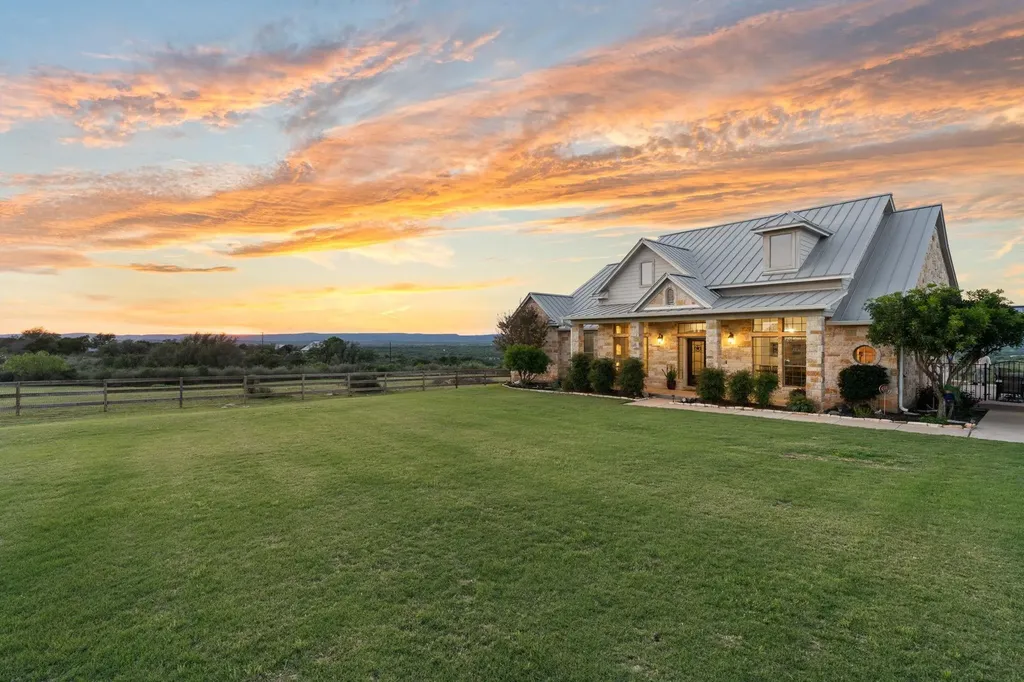 1130 Crownover Lane Round Mountain TX 78663