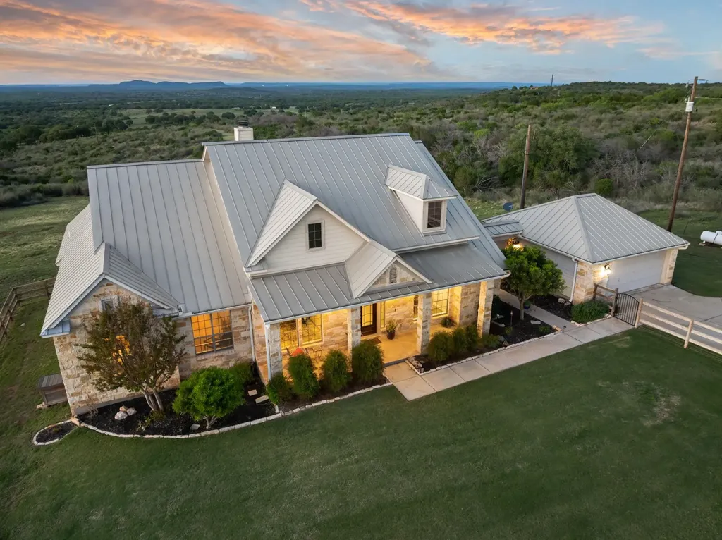 1130 Crownover Lane Round Mountain TX 78663