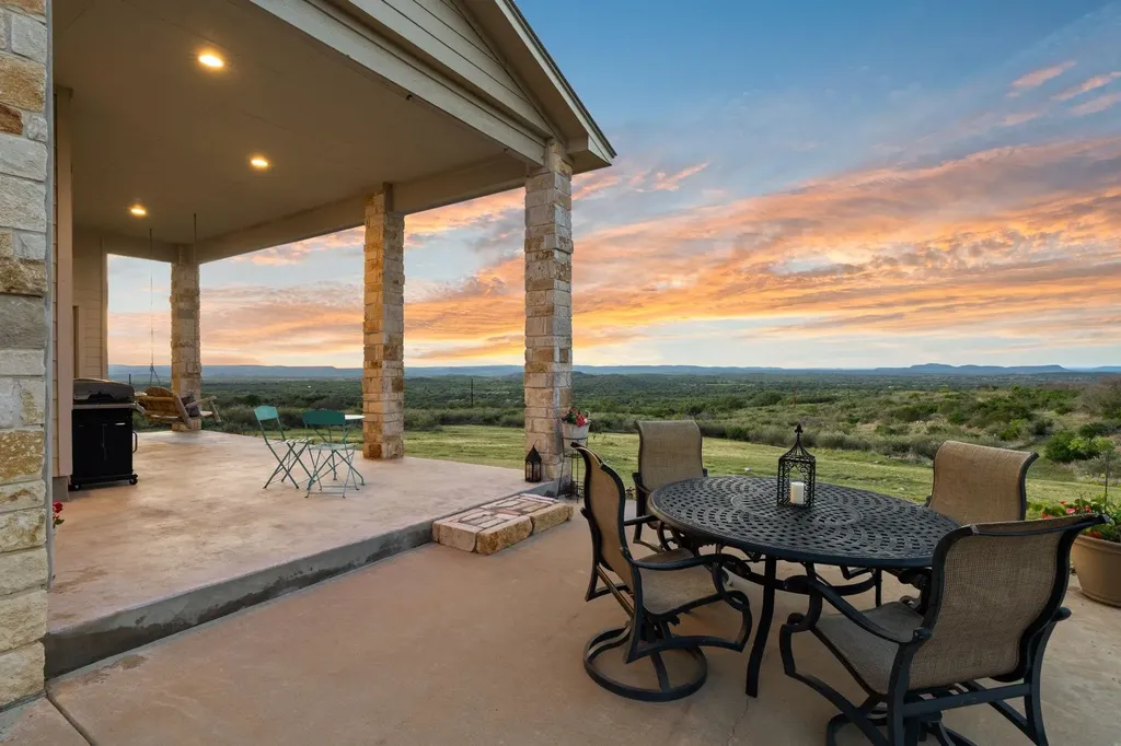1130 Crownover Lane Round Mountain TX 78663
