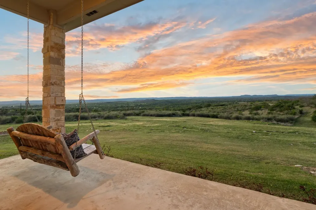 1130 Crownover Lane Round Mountain TX 78663