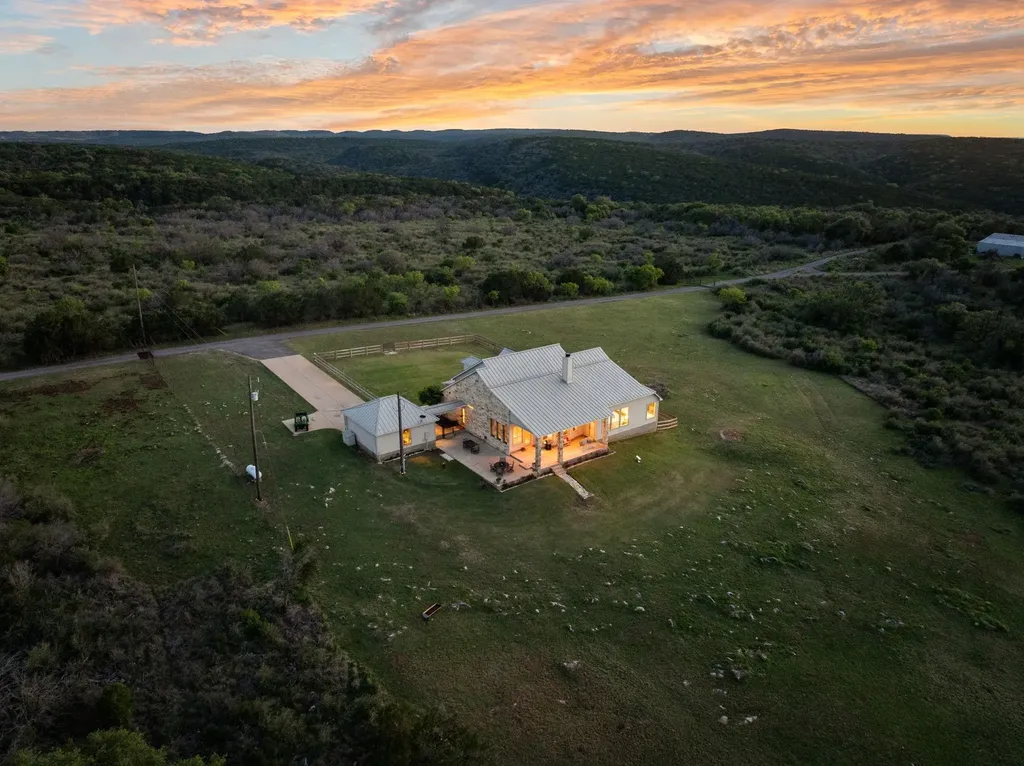 1130 Crownover Lane Round Mountain TX 78663
