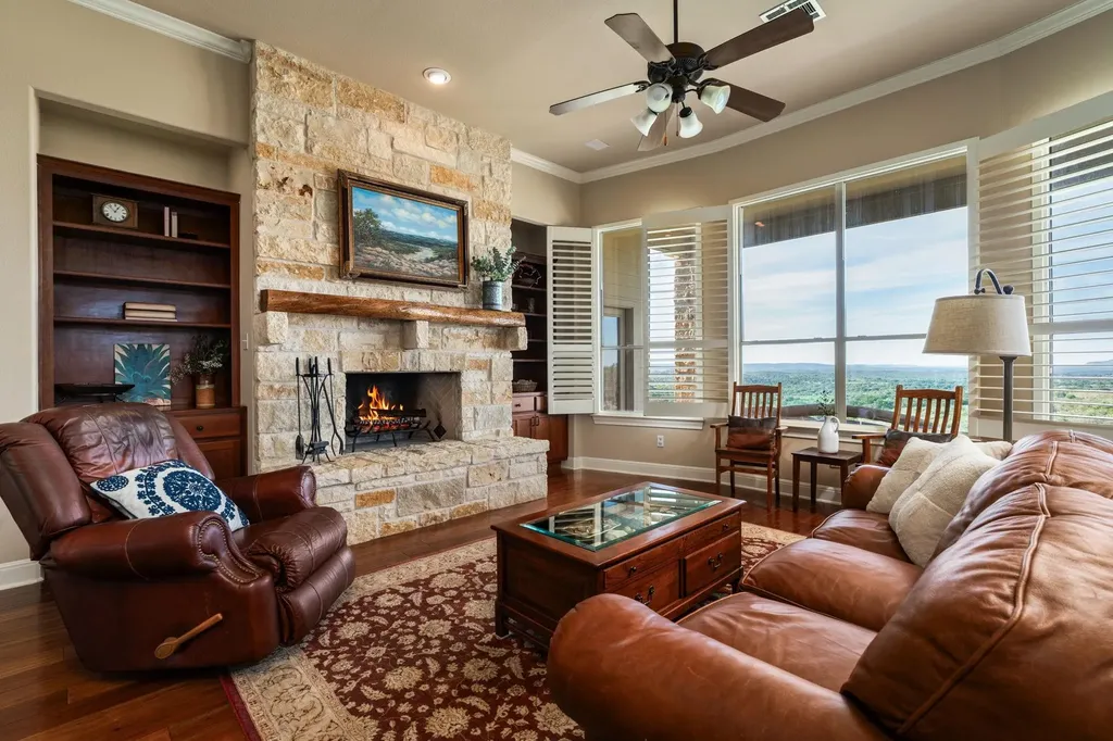 1130 Crownover Lane Round Mountain TX 78663