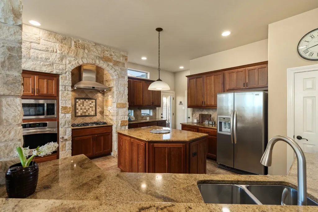 1130 Crownover Lane Round Mountain TX 78663