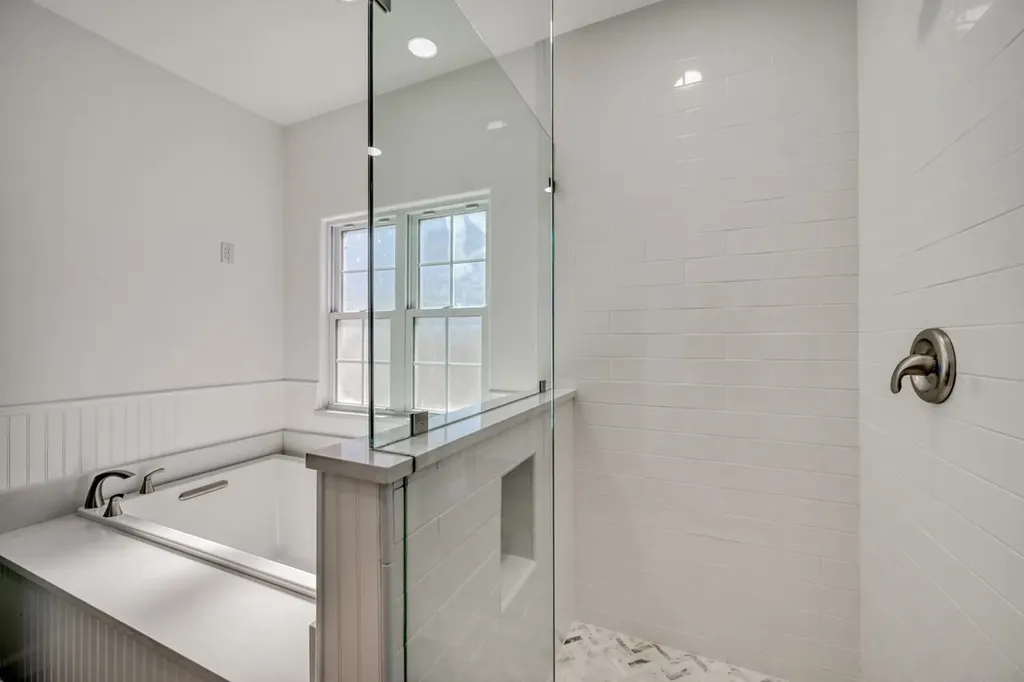 1016 Mccartney Kingsland TX 78639
