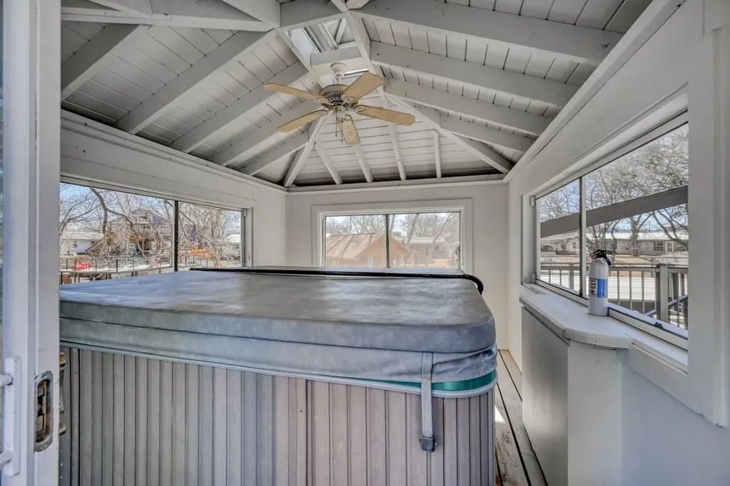 1016 Mccartney Kingsland TX 78639