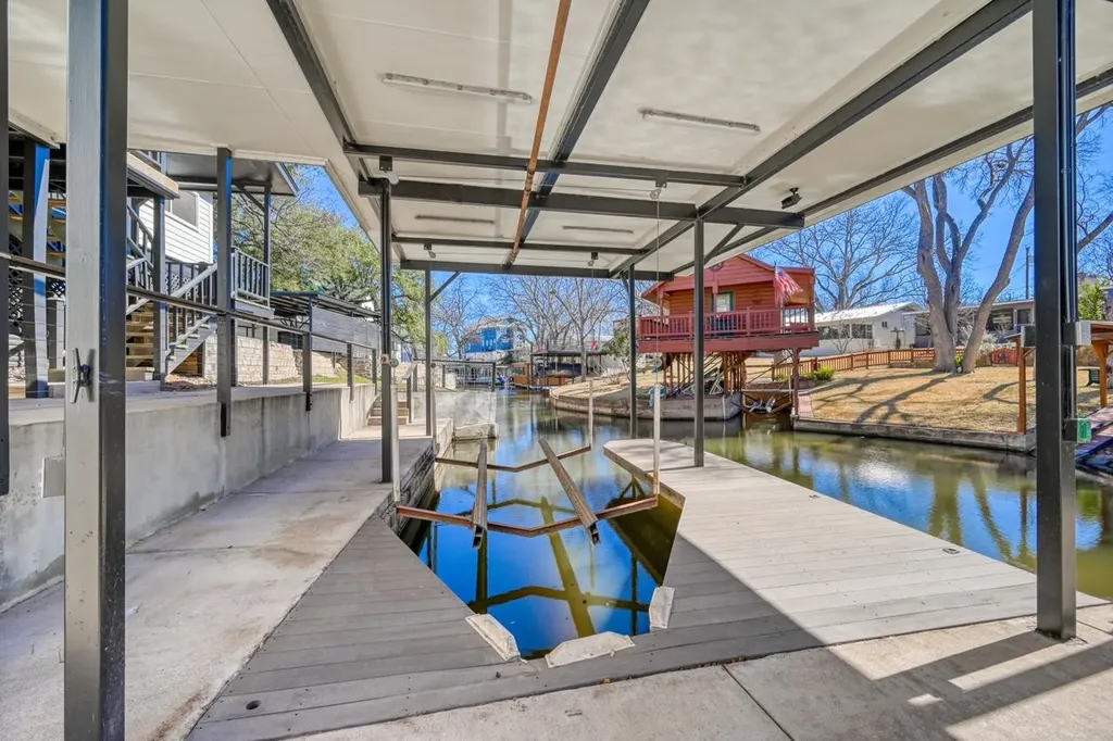 1016 Mccartney Kingsland TX 78639