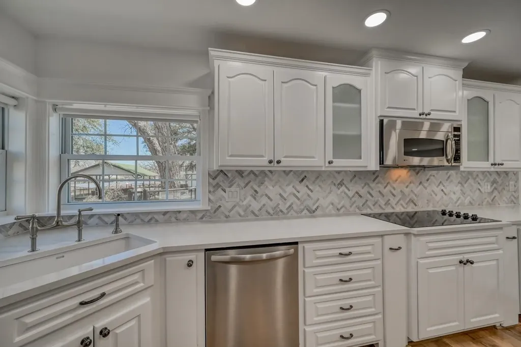 1016 Mccartney Kingsland TX 78639