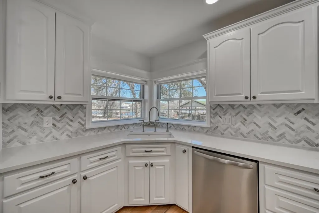 1016 Mccartney Kingsland TX 78639