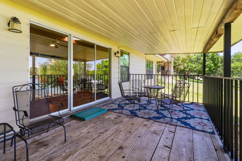 3000 River Oaks Drive Kingsland TX 78639