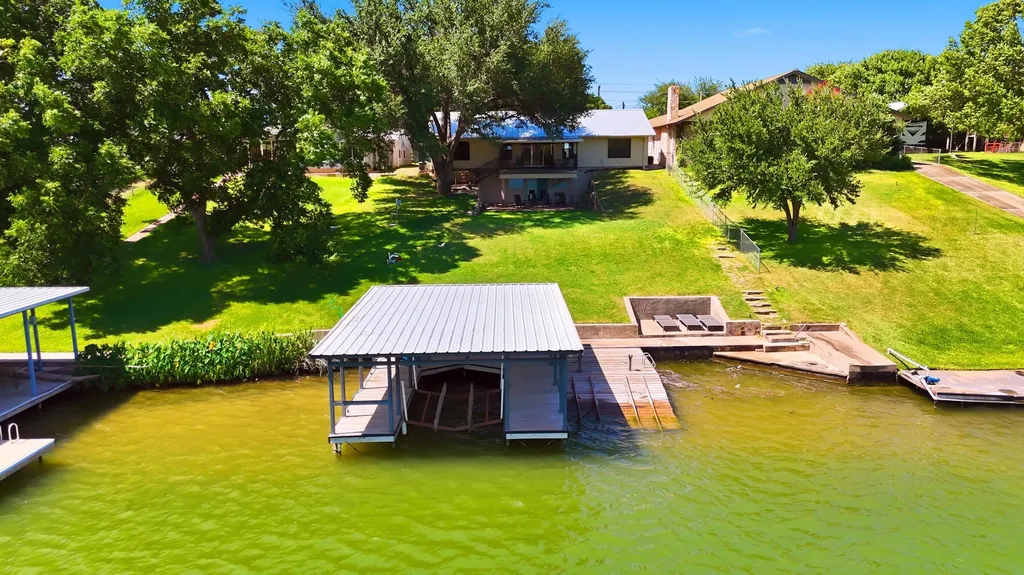 3000 River Oaks Drive Kingsland TX 78639