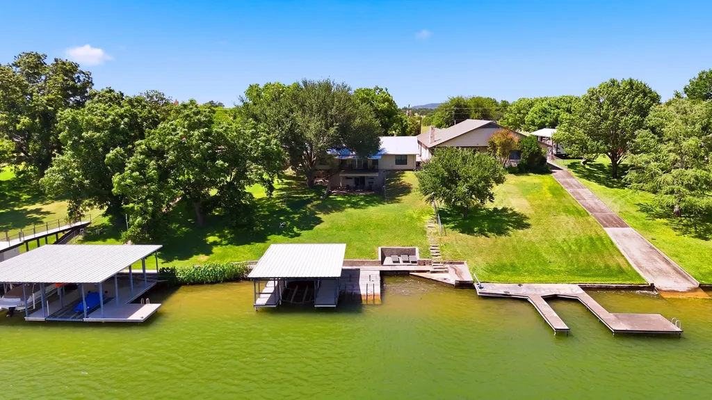 3000 River Oaks Drive Kingsland TX 78639