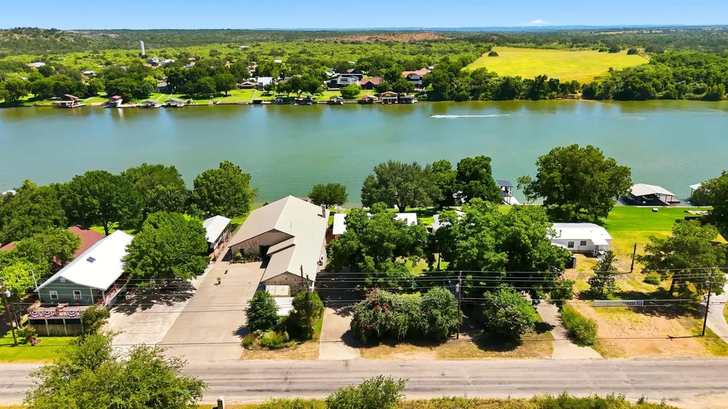 3000 River Oaks Drive Kingsland TX 78639