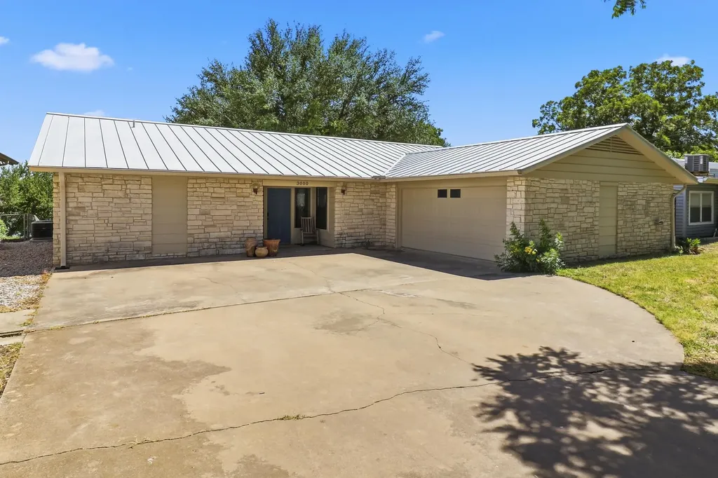 3000 River Oaks Drive Kingsland TX 78639