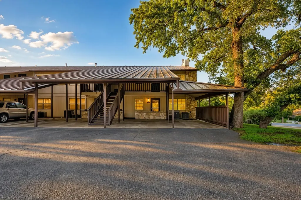 1202 Hi Stirrup #401 Horseshoe Bay TX 78657