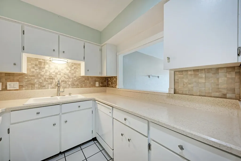 1202 Hi Stirrup #401 Horseshoe Bay TX 78657