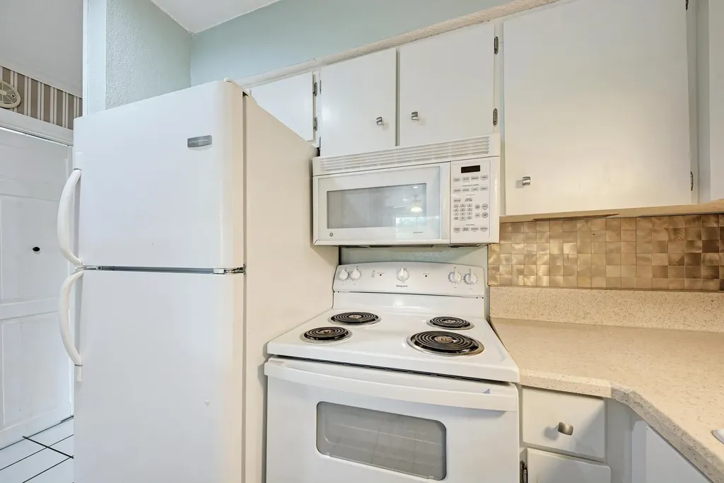 1202 Hi Stirrup #401 Horseshoe Bay TX 78657