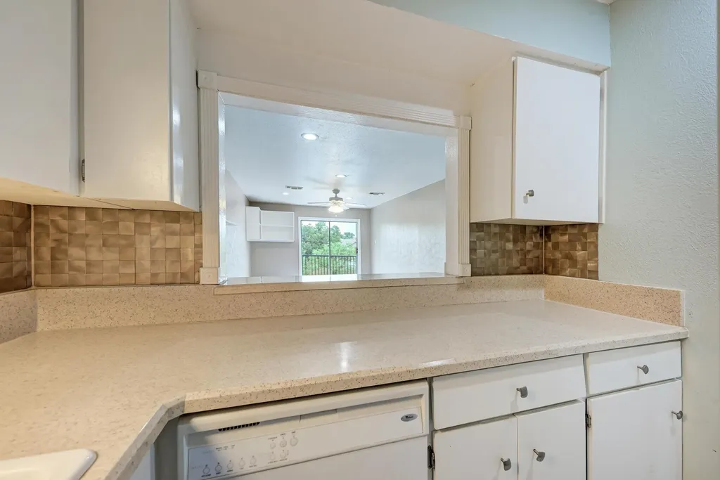 1202 Hi Stirrup #401 Horseshoe Bay TX 78657
