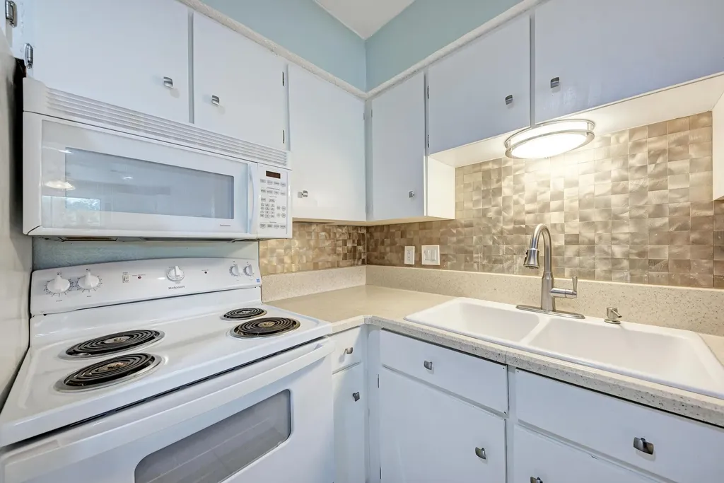 1202 Hi Stirrup #401 Horseshoe Bay TX 78657