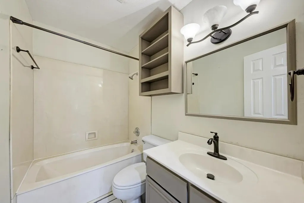 1202 Hi Stirrup #401 Horseshoe Bay TX 78657